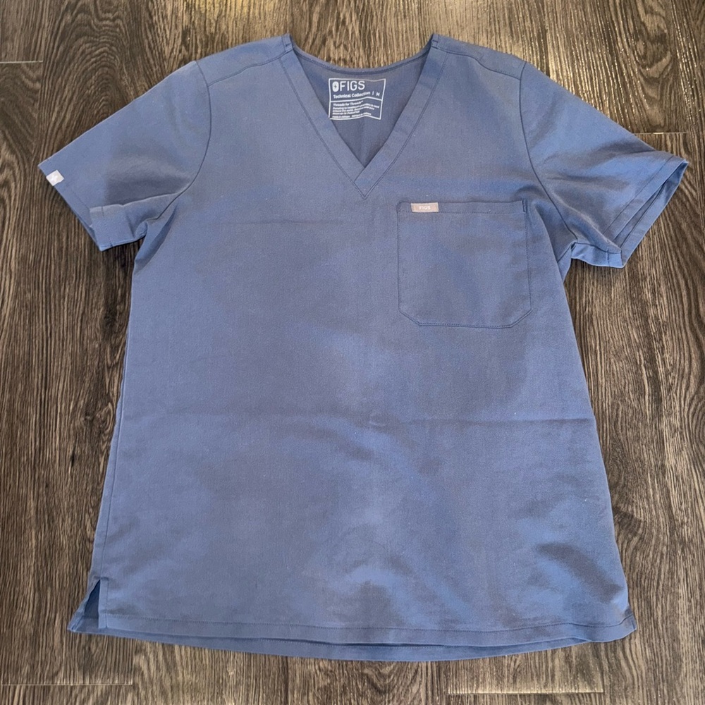 FIGS Women’s Scrub Set in Light Blue